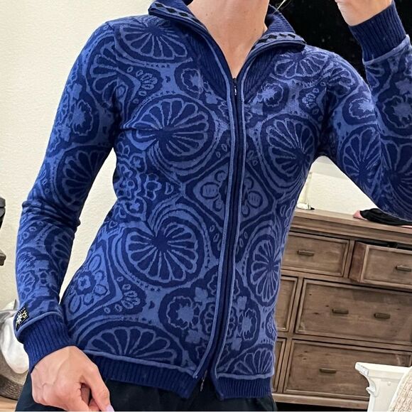 Icelandic Design Patterned Full Zip Wool Blend Sweater in Royal Blue size Small - Picture 15 of 16
